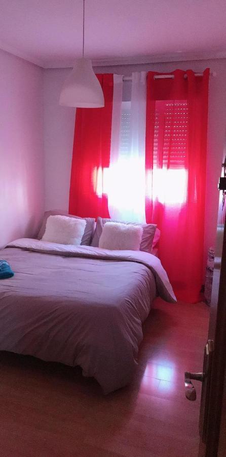 Apartamento De 3 Dormitorios Por Entrevias Мадрид Екстериор снимка